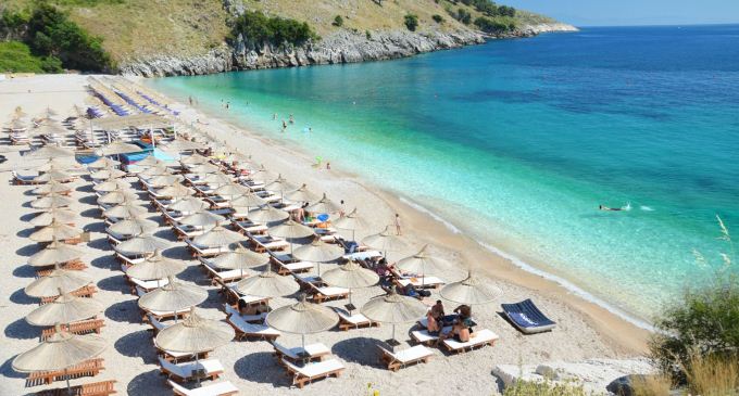 Raporti mbi cilesine e jetes: 81 per qind e shqiptareve nuk i perballojne dot pushimet